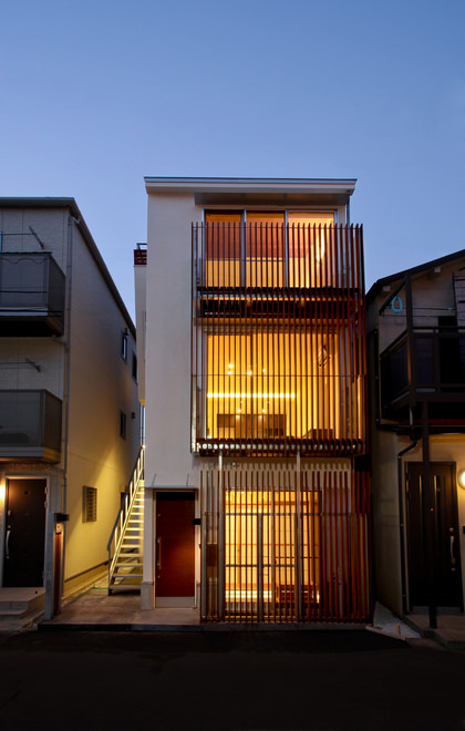 新宿の狭小二世帯住宅 東京 建築面積 約10 6坪 施工例 建築家の住宅をプロデュースするザウス