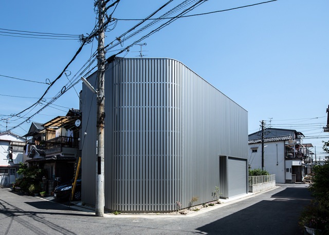 鳳の狭小ガレージハウス 大阪 建築面積 約13 4坪 施工例 建築家の住宅をプロデュースするザウス